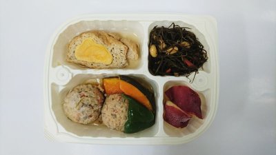 画像2: マムのレンジdeおかずプレート（阿波鶏と野菜のつくねセット）250g　【冷凍】