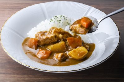 画像1: A mom（マム）野菜ごろごろのポークカレー　200g×3袋　【常温】　※冷凍品と同時購入 不可※